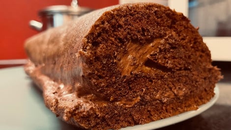 Schoko-Biskuitrolle: Ein luftiges Rezept