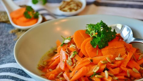 Orientalischer Karottensalat: Rezept für die würzige Vorspeise
