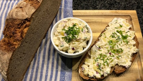 Erdäpfelkas: Rezept für den bayerischen Kartoffelkäse