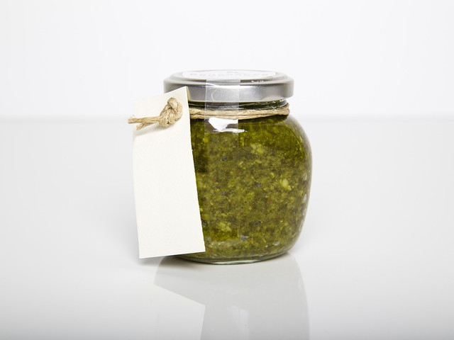Veganes Brennnessel-Pesto: Rezept und Zutaten Aus Brennnesseln lässt sich schnell ein schmackhaftes Pesto herstellen