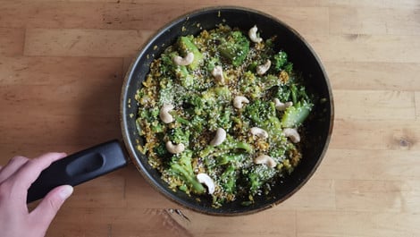 Pikantes Rezept mit Haferflocken: Haferflocken-Pfanne mit Brokkoli