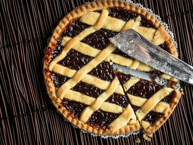 Crostata: So variierst du den Kuchen Eine Crostata kannst du mit verschiedenen Fruchtfüllungen zubereiten.