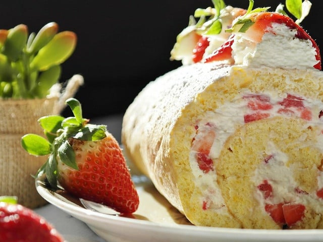 Vegane Biskuitrolle: Ein einfaches Rezept Eine Biskuitrolle kannst du auch ganz ohne Milch und Ei backen.