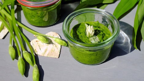 Bärlauch-Mayo selber machen: Einfaches pflanzliches Rezept