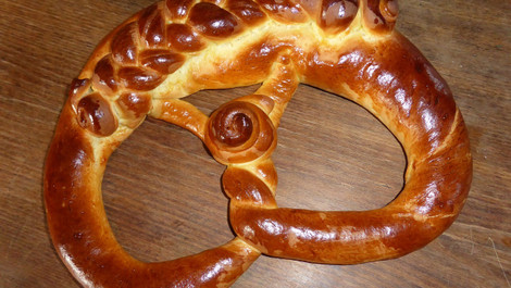 Neujahrsbrezel: Fluffiges Hefeteig-Rezept