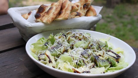 Knackiger Frühlingssalat mit Rucola: Ein buntes Rezept